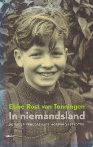 In niemandsland.  De vader verloren, de moeder verstoten