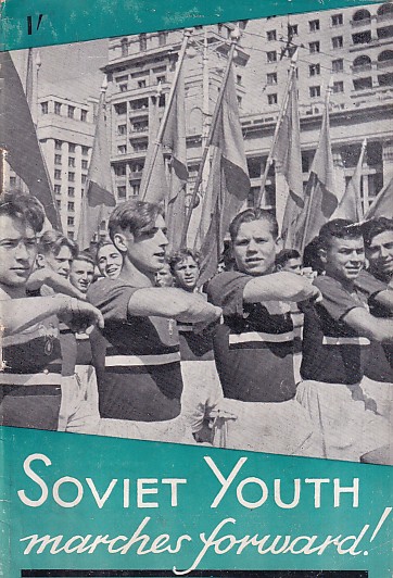 N.N. - Soviet youth marches forward !