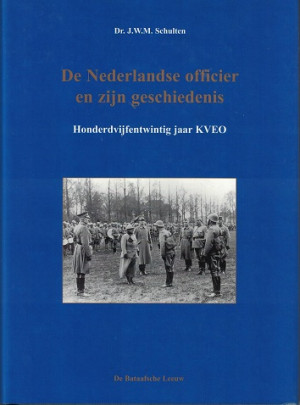 De Nederlandse officier en zijn geschiedenis. Honderdvijfentwintig jaar KVEO.