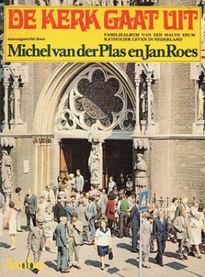 De kerk gaat uit. Familiealbum van een halve eeuw katholiek leven in Nederland.