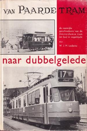 Van paardetram naar dubbelgelede. De reomrijke geschiedenis van de Amsterdamse tram (en bus) in vogelvlucht
