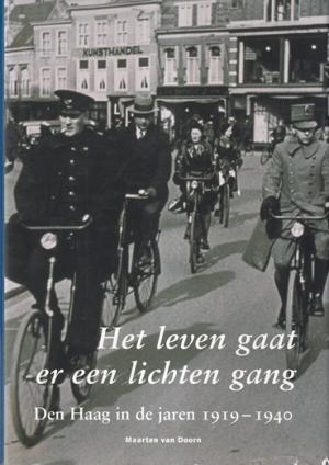 Het leven gaat er lichten gang. Den Haag in de jaren 1919-1940