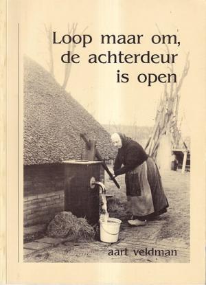Loop maar om, de achterdeur is open.