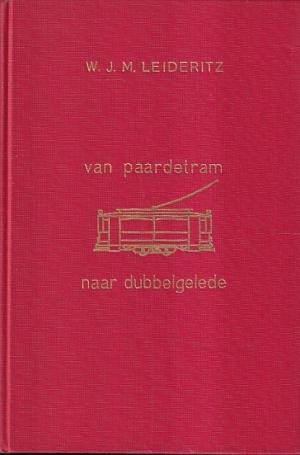 Van paardetram naar dubbelgelede. De reomrijke geschiedenis van de Amsterdamse tram (en bus) in vogelvlucht