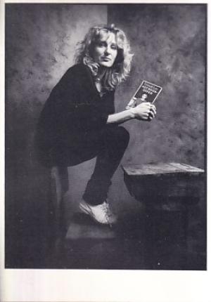 Foto Tessa de Loo. Auteur boekenweekgeschenk 1987 Het rookoffer