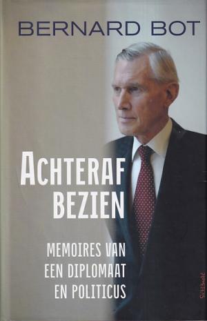 Achteraf bezien. Memoires van een diplomaat en politicus
